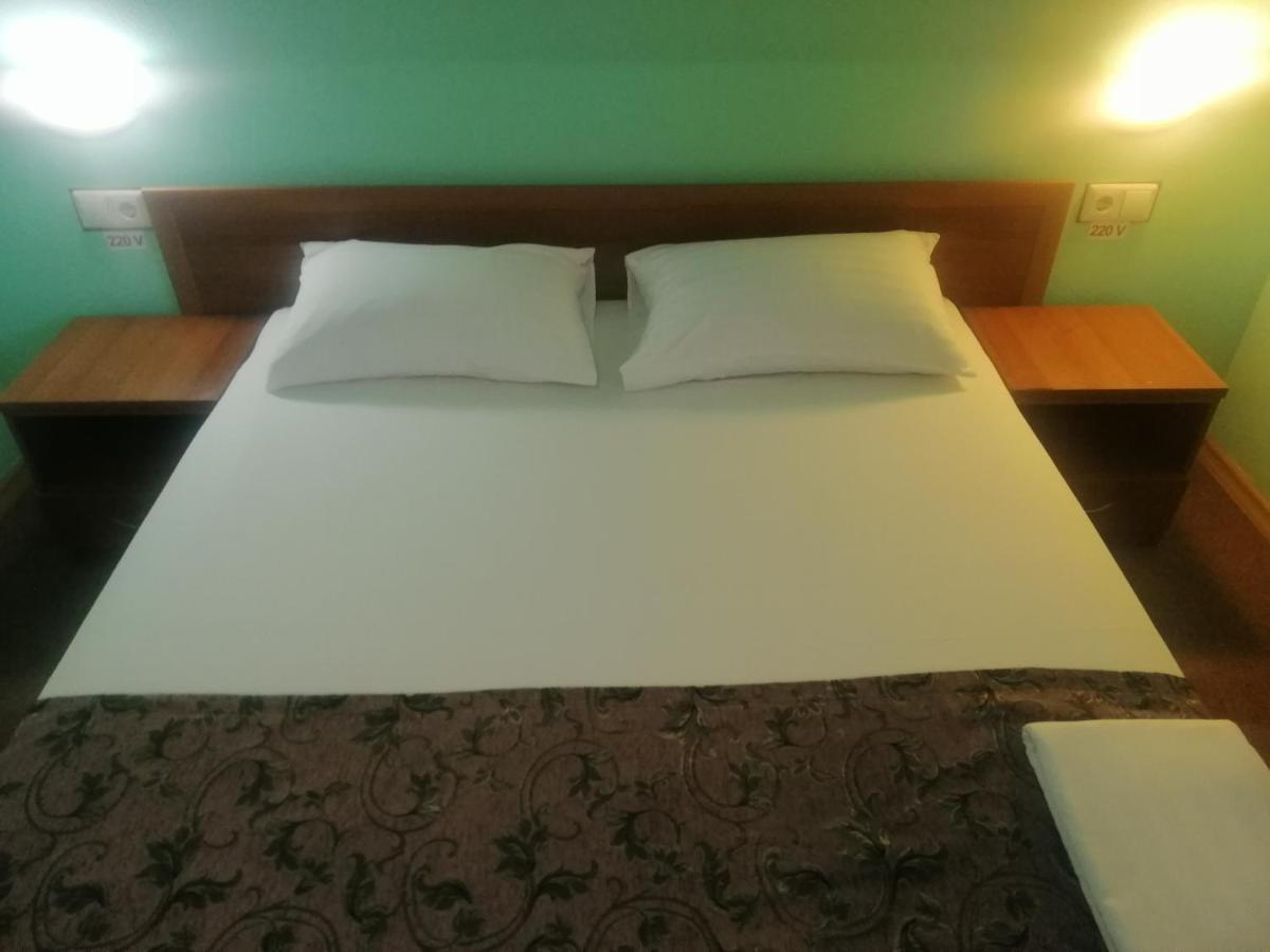 Gostiniy Dvor Non-Stop Hotel Kherson Exterior photo
